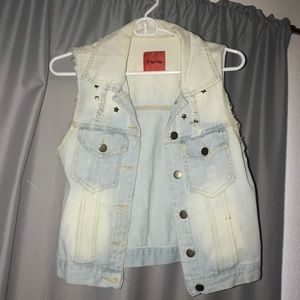 No sleeve jean jacket